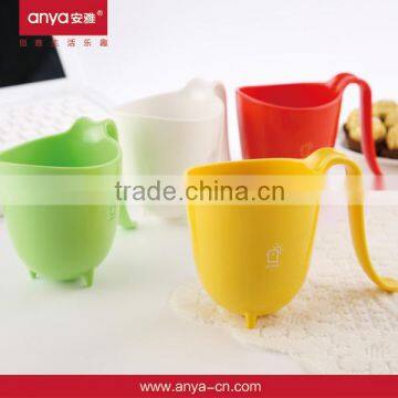 D524 New Very Cool Leg Design Beer Cup 330ML Plastic Coffee Cup Creative Corporate Gifts