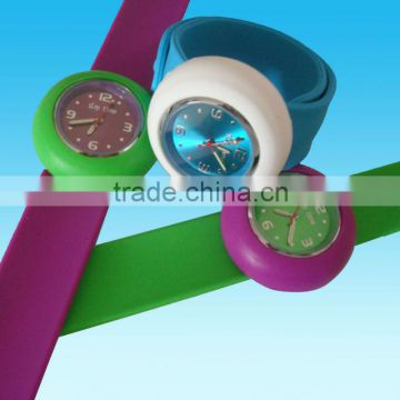 2013 fashion silicon slap bracelet watch