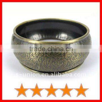 Classic antique round copper alloy bangles