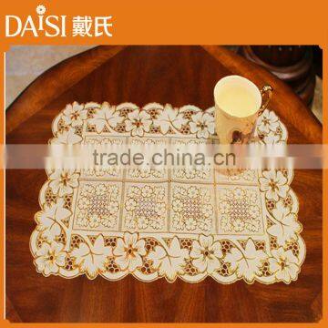 High quality Golden and silver economic beacuiful and cheap PVC lace placemat