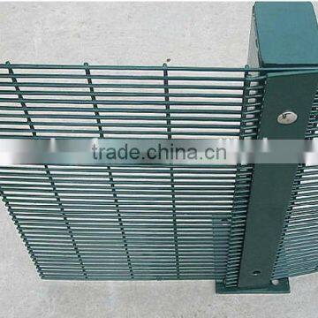 Powder coated anti climb mesh fence