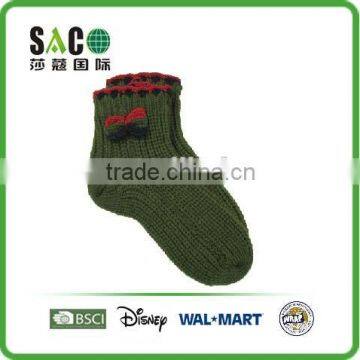 Dark Green Acrylic Floor Socks With Red Cuff Edge With Knitted Bowknot photo-2