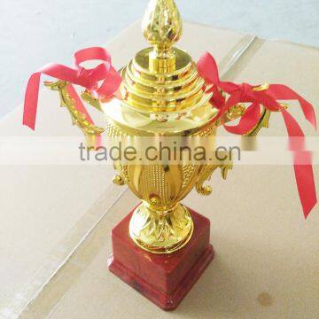 2016 New Design Gold Plastic Trophy Cup With a Base Binaural Thorns Leather Box