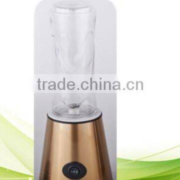 Portable personal juicer blender smoothier maker