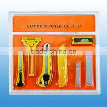 easy cut auto-retractable utility knife set UK133