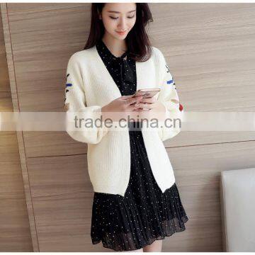 Fall Ladies Loose Embroidery Sweater Coat Green Bishop Sleeve Knit Short Sweater photo-2