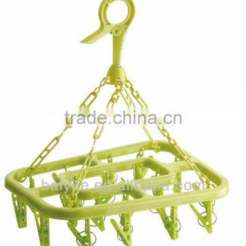 20pegs plastic clothes hanger in China