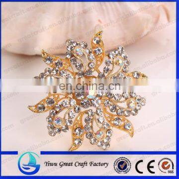 Fashion temperament crystal flower brooch Zinc alloy plating gold brooch scarf buckle