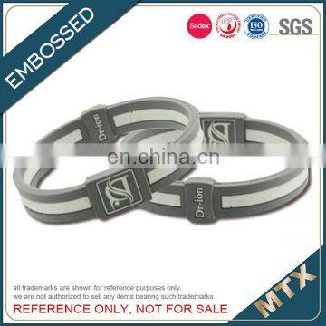 Embossed silicone wristabnd bracelet with color factory