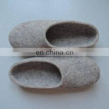 Wholesale 100 % Polyester Nonwoven Felt Natural Warm Handmade Wool Felt Shoes photo-4