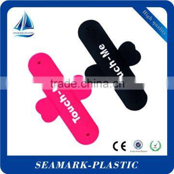 2016 cheap promotional silicone touch u mobile phone back stander giveaways