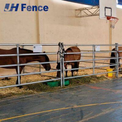 Panel profesional para caballos: Superficie sólida y lisa que elimina todo riesgo de lesiones por enredamiento de pezuñas o bridas