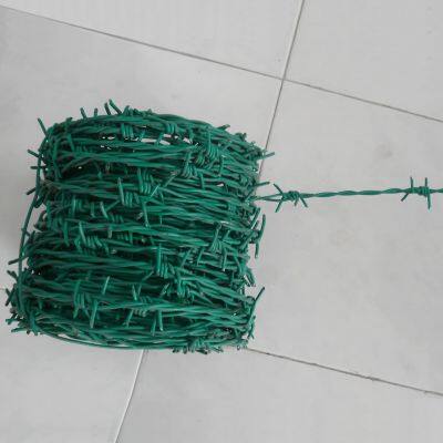 Поставка от завода. 500 метров оцинкованной стальной колючей проволоки 12 калибра на рулон. Используется для защиты фермы, горной территории, тюремных стен.