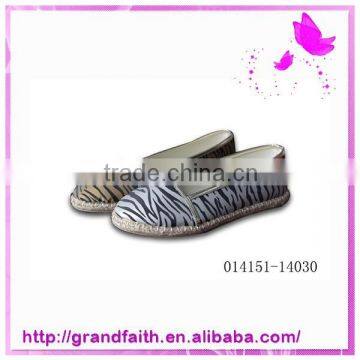 New Fashion Cheap Quality Promotional white canvas shoes wholesale