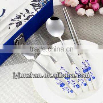 Stainless Steel 4PCS Charming& Promotional Ceramic handle cutlery