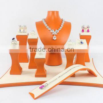 Huaxin luxury jewelry display bust wooden tabletop jewelry display set