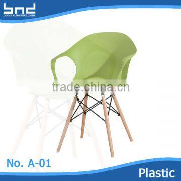 Master designed wood Eiffel living green chairD002