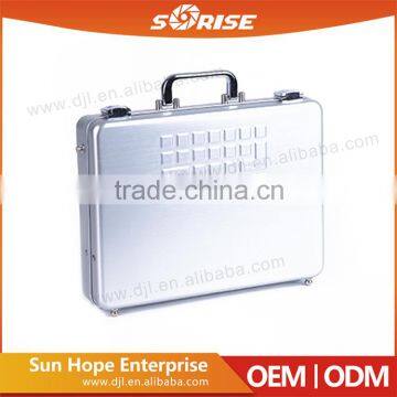 Environmental protection hot sale silver aluminum hairdressing tool case with lock