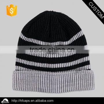 Custom plain knitted beanie China wholesale / knitted beanie with a woven label