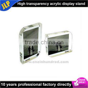 Manufacturing magnetic acrylic block