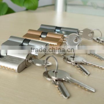 Horizontal entrance door lock cylinder