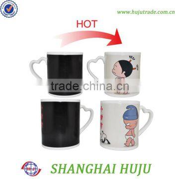 Colour changing themochromic mug with cute shape