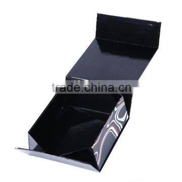 2015 New design folding cosmetic paper box with magnet closure