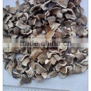 Dried pleurotus ostreatus stripes and 2-4cm cut