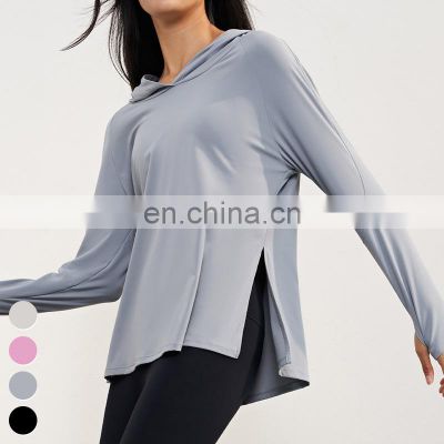 Custom Nude Feeling Breathable Loose Workout Tops Thumb Holes Split Hem Sports Fitness Top Women Long Sleeve Hooded Yoga T Shirt