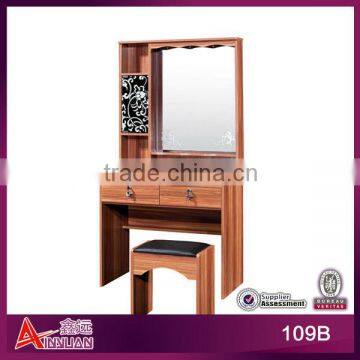 109/109B make up dresser with mirror