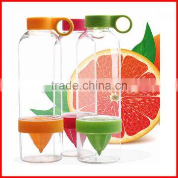 800ml Multi-functional Water Bottle Manual Fruit Juicer Cup Lemon Cup With Lid photo-3