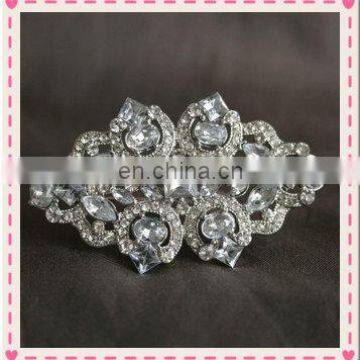 Factory wholesale cheap crystal brooches