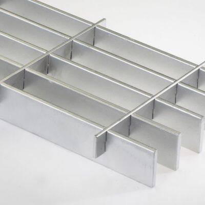 Rejas de acero galvanizado y inoxidable para estacionamientos y cubiertas de piscinas