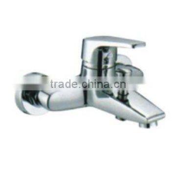 Single handle bathtub faucet