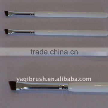 small angle eye brush