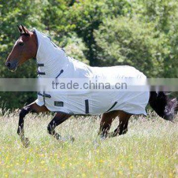 Durable horse racing rugs with detachable neck and tail cover