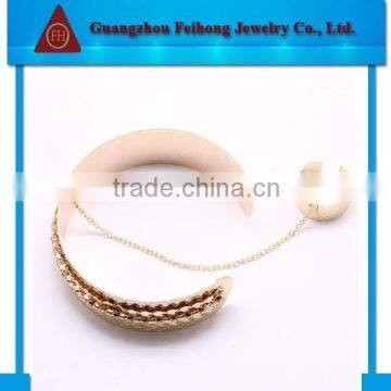 New fashion and best price jewelry gold bracelet connected ring