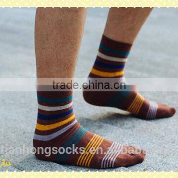 Gradient striped fashion leisure cotton men tube socks wholesale