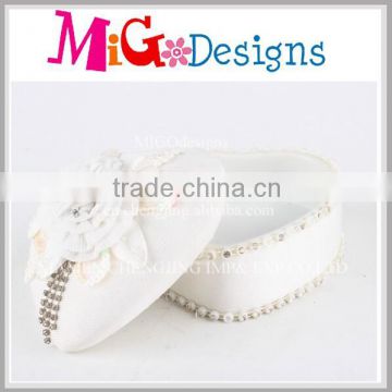 New Top Sale Custom Resin White Romantic Heart Jewelry Boxes