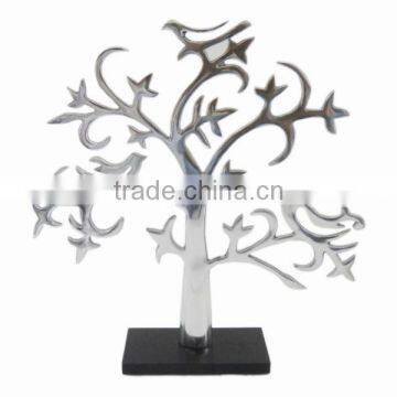 Aluminium tree with wooden base