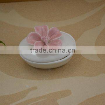 Factory Direct White Porcelain Jewelery Box With Flower Shape Design photo-4