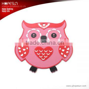 Newfangled owl shaped silicone pot holder