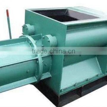 Non-vacuum soil brick making machine