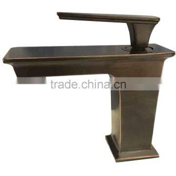 New Design Square Chrome Gold Single Handle Basin Faucet photo-3