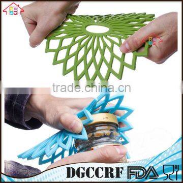 Premium Quality Cheap Insulated Flexible Durable Non Slip Coasters Multi-Use Flower Shaped Trivet Silicone Mat Hot Pads photo-5