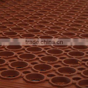 China Manufacturer Red Anti Fatigue Kitchen Perforated Rubber Mats photo-2