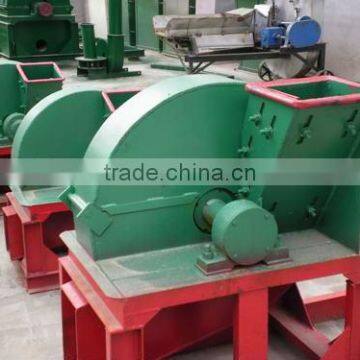 Finely processed wood log/branch shaver machine