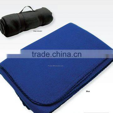 100% polyester fleece blanket with handle for traveling