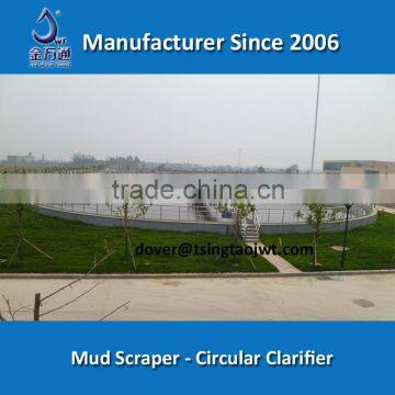 Central drive wastewater treatment clarifier in wastewater treatment