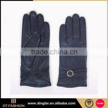 Hot selling cheap leather wholesale gloves cute fashion floral gloves